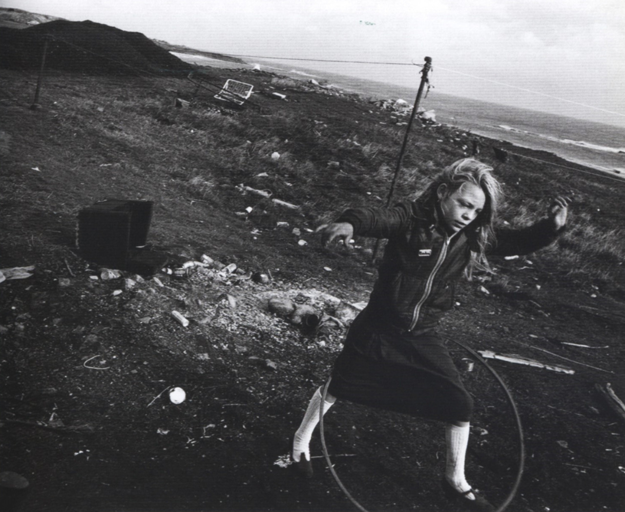 Chris Killip : Helen and Hula hoop, Northumberland, 1984