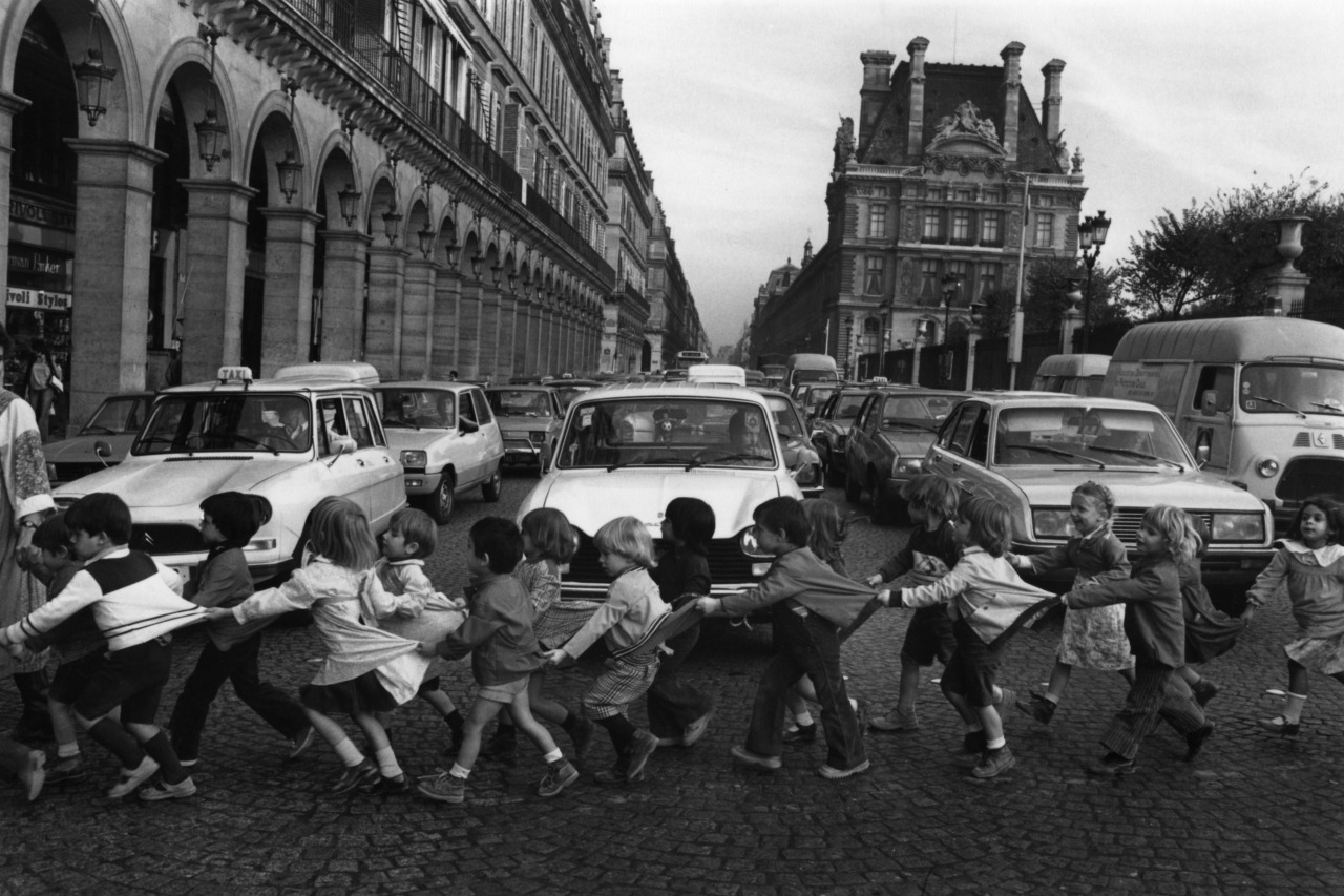 Robert Doisneau : Les Tabliers de la Rue Rivoli, Paris, 1978