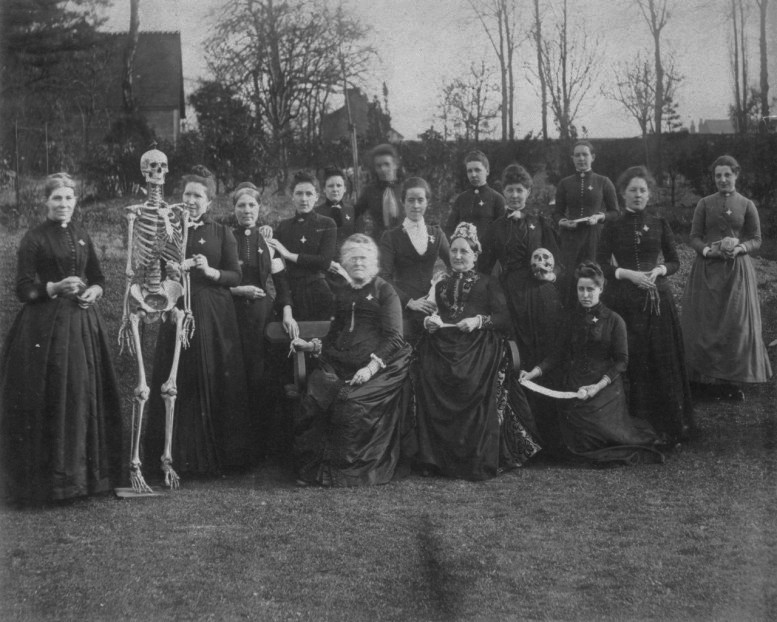 Étudiantes en médecine, XIXème siècle