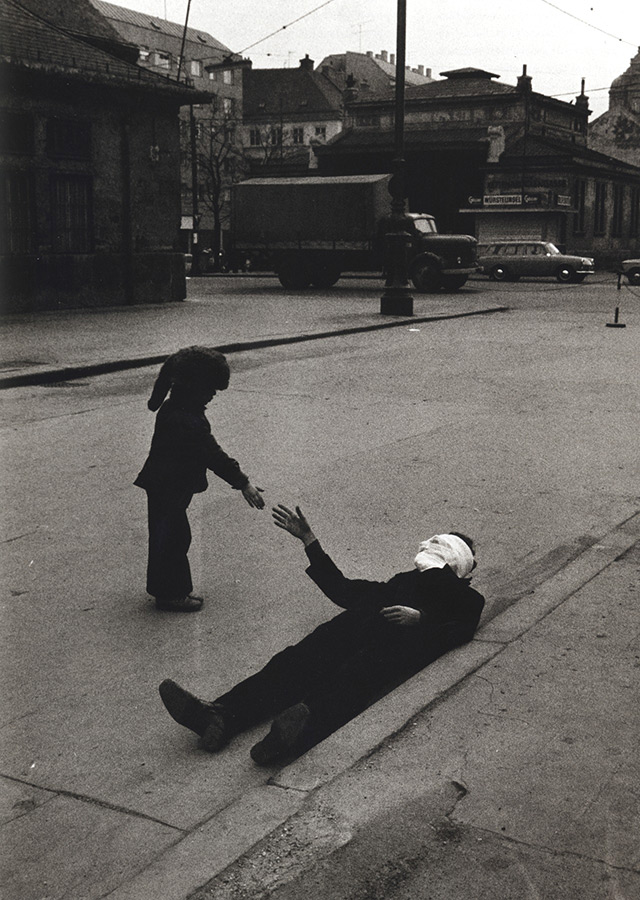 Gottfried Helnwein : Aktion Café Alt Wien, Vienna, 1976